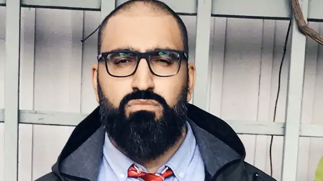 Dieser Mann ist Rektor eines schwedischen Gymnasiums
