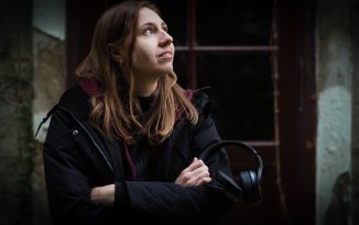 Mädchen und junge Frauen und das Internet Mädchen und Internet